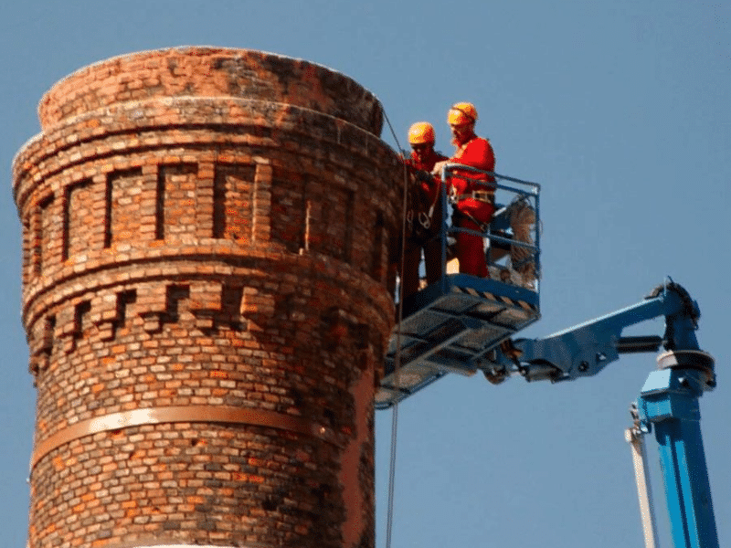 mantenimiento y reparación de una torre